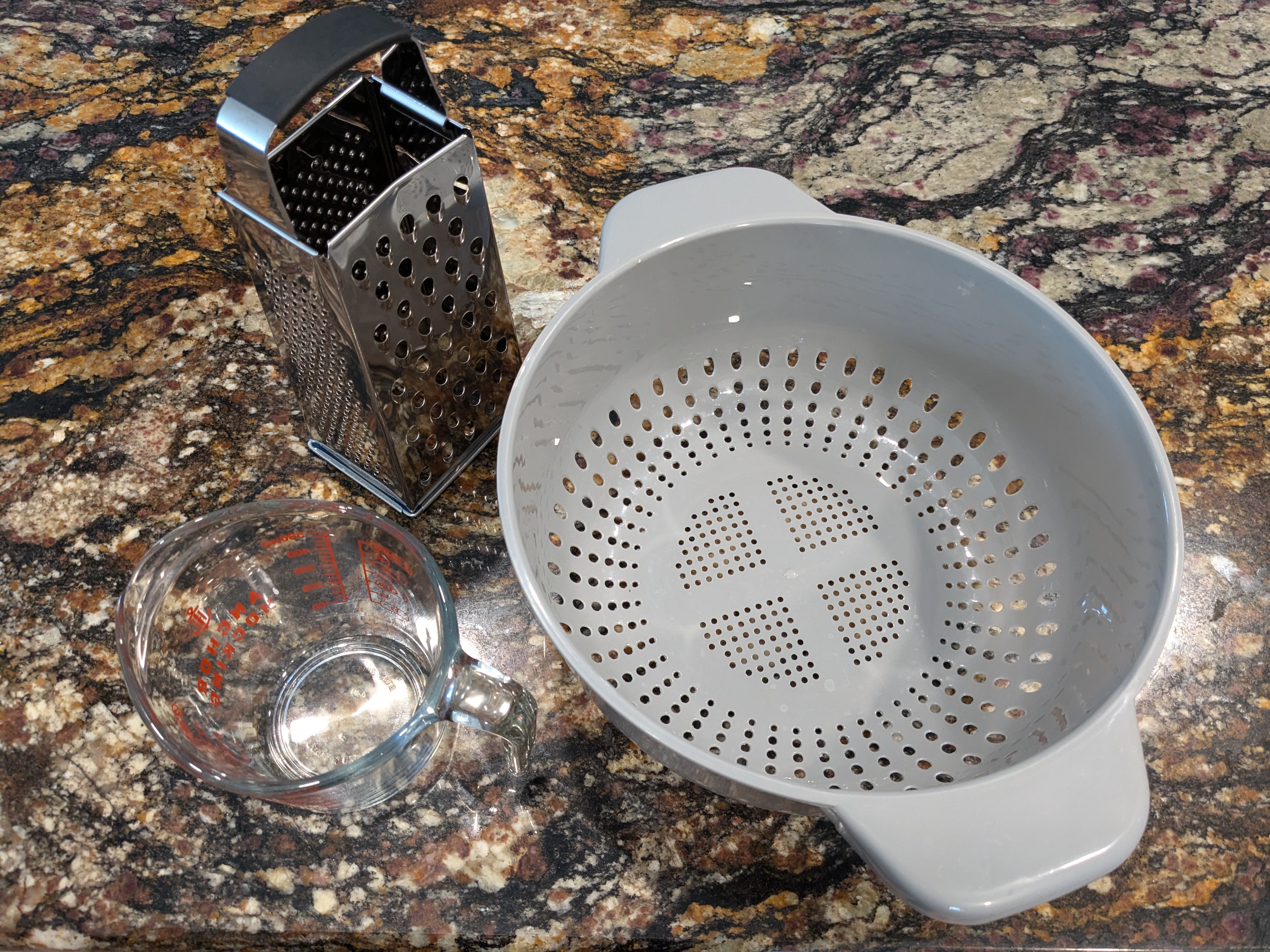 Collindar, Grater & Measuring Cup