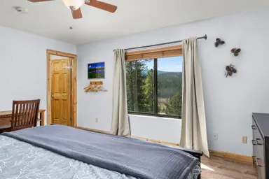 Upstairs Master Suite